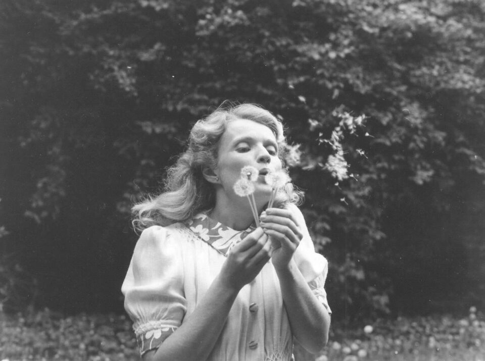 Een vrouw tussen hond en wolf 21