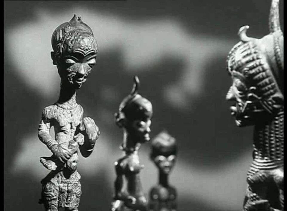 Les statues meurent aussi 0