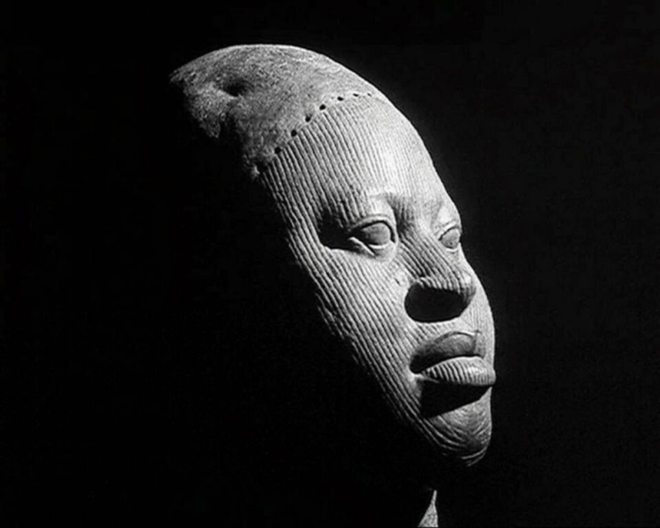 Les statues meurent aussi 1