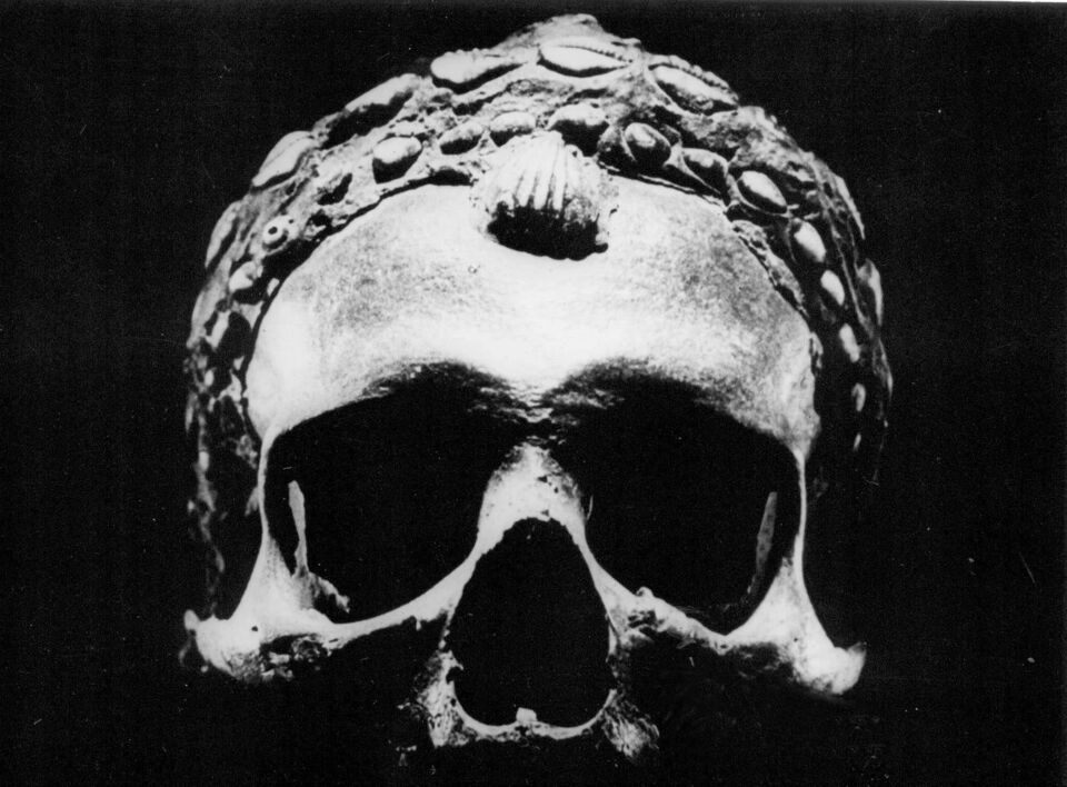 Les statues meurent aussi 4